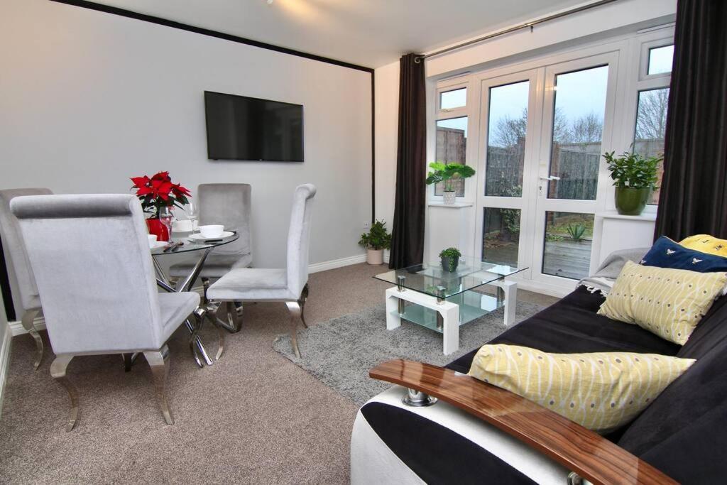 Daimler House - Cosy Home Near Coventry City Centre Exterior photo
